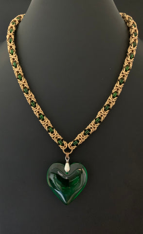 Chainmail necklace with heart pendant