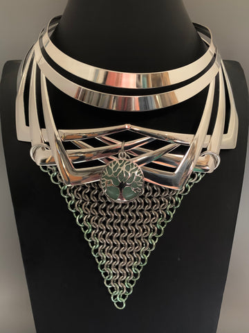 Metal neck piece with chainmail