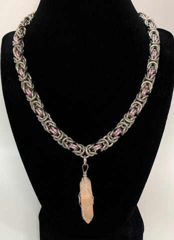 Chainmail necklace with rose quartz pendant