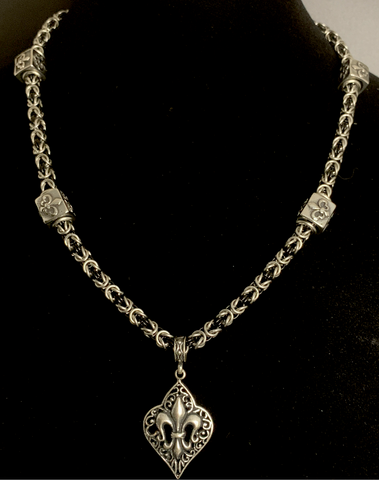 Fleur-de-lis chainmail necklace